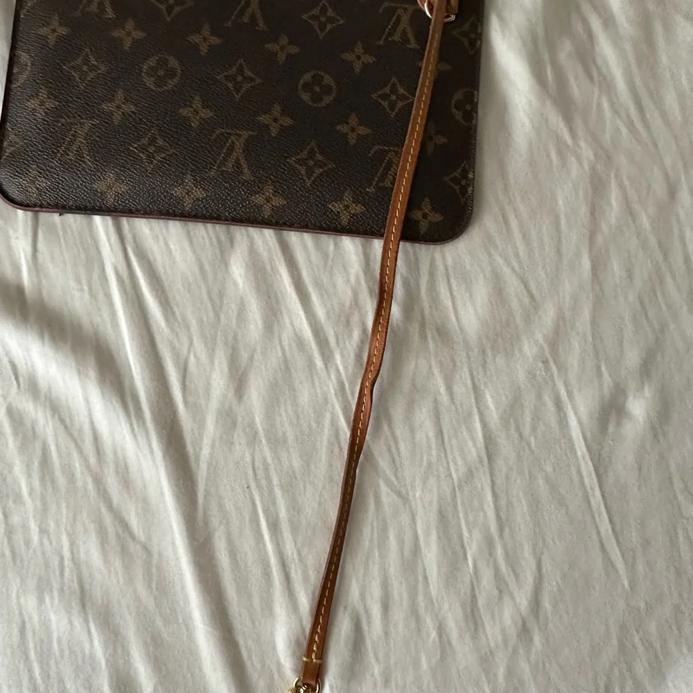 Authentic Louis Vuitton Monogram Neverfull Pouchette - Picture 4 of 9